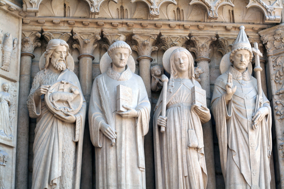 Zašto katolici imaju kipove u crkvi?