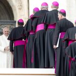 Papa svećenicima: Život vjernika nije crno-bijeli, nego nijanse sive