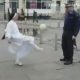 Pogledajte kako časna sestra i irski policajac igraju nogomet na ulici