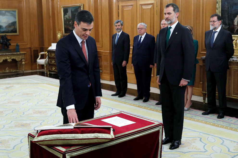 Novi španjolski premijer odbio staviti ruku na Bibliju prilikom polaganja zakletve