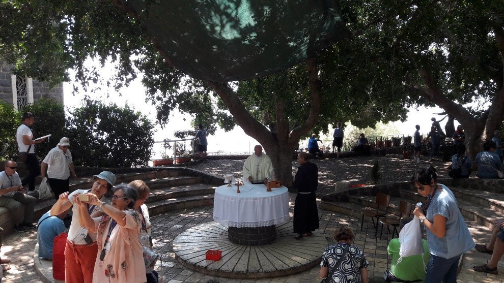 Misa na otvorenom kod crkve Petrova primata