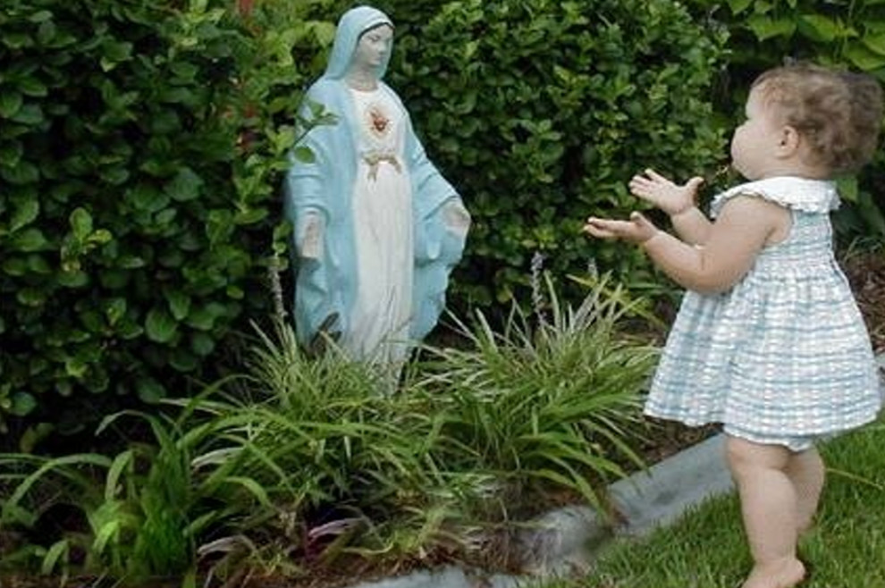 Malena djevojčica svakog dana razgovara s Blaženom Djevicom