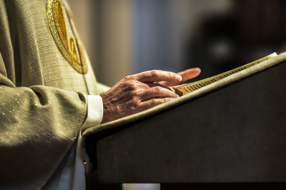Splitskom fratru optuženom za silovanje papa Franjo zabranio rad u Crkvi i izbacio ga iz reda