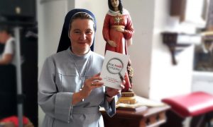 „Bog traži čovjeka” – knjiga doktorice teologije, časne sestre Bogne Młynarz, koju nazivaju i 'ženski Pelanowski'