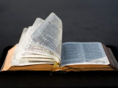 Sam Bog nas poučava kako čitati Bibliju