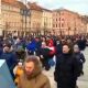 VIDEO Muškarci u Poljskoj na koljenima mole krunicu za Ukrajinu