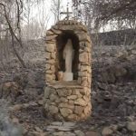 FOTO Kuća i Gospin oltarić, koji je svećenik napravio nakon hodočašća u Međugorje, ostale netaknute u požaru kod Zatona