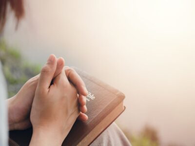 Girl’s,Hand,Sitting,Praying,For,God’s,Blessing,Along,With,Coming