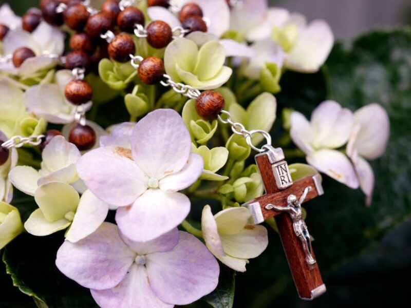 Prayer,Beads,On,Flowers.,Crucifix,With,Jesu.,Catholic,Sympbol.